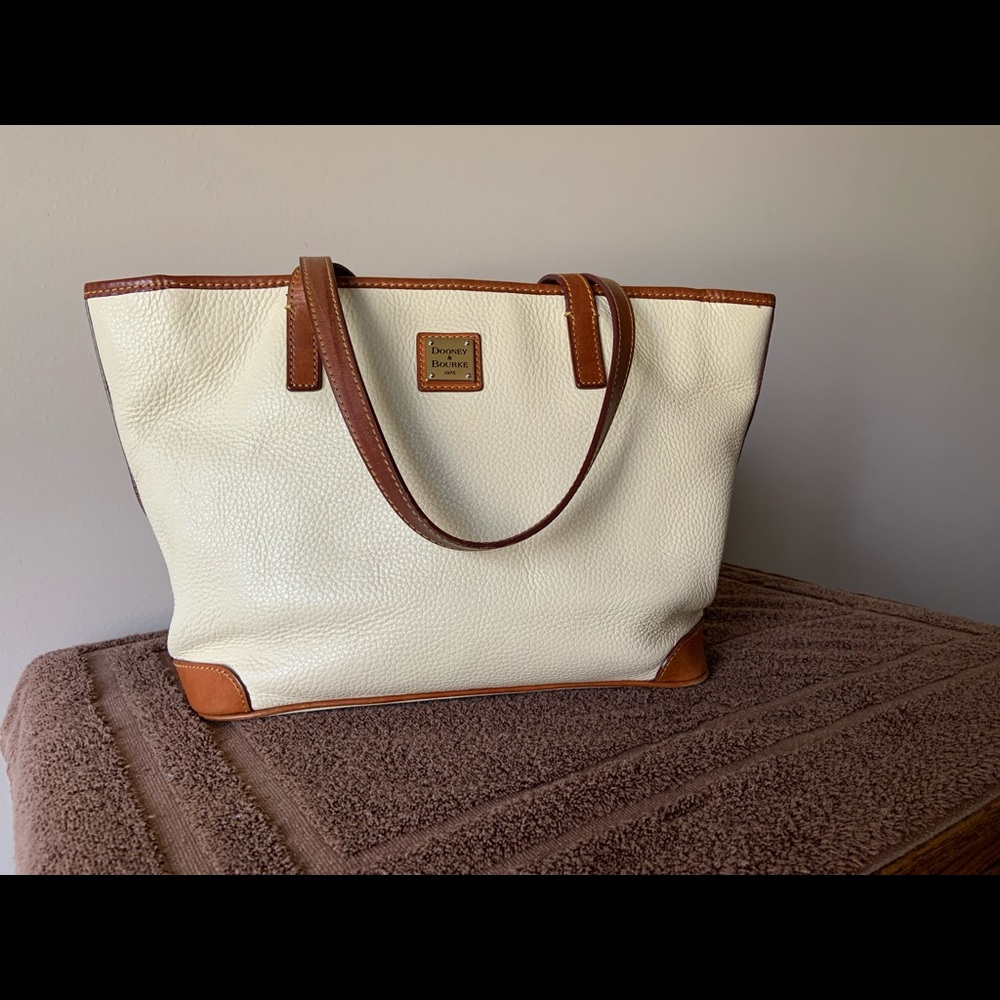 Dooney & Bourke Pebble Grain tote purse